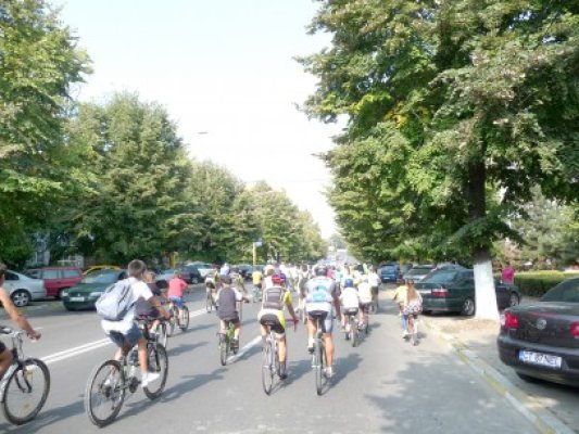 Bicicliştii au semnat o petiţie prin care cer sprijin de la Prefectură